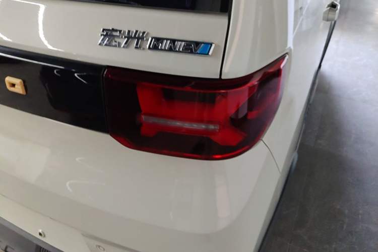 Used Wuling Hongguang MINIEV 2022 GAMEBOY 300km Enthusiast Model with Lithium Iron Phosphate Right Rear Taillight