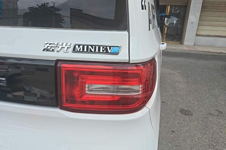 Used Wuling Hongguang MINIEV 2022 Zizai Version Lithium-NMC Right Rear Taillight