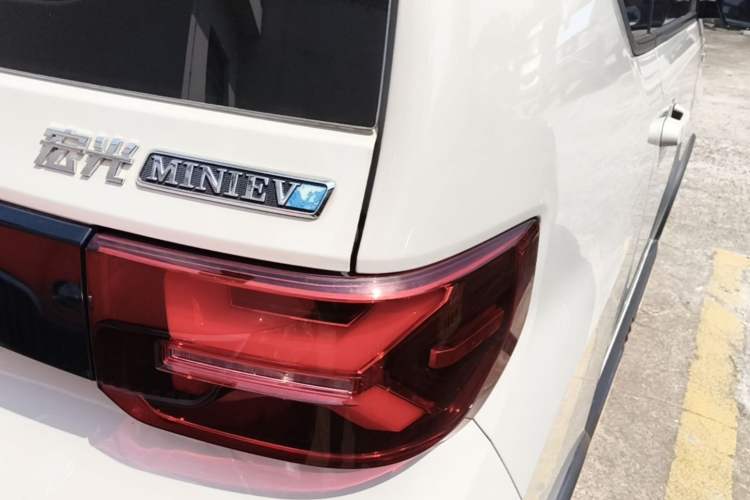 Used Wuling Hongguang MINIEV 2022 GAMEBOY 300km Enthusiast Model with Lithium Iron Phosphate Right Rear Taillight