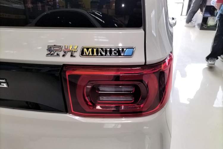 Used Wuling Hongguang MINIEV 2022 Macaron Premium Model – Lithium Iron Phosphate Right Rear Taillight
