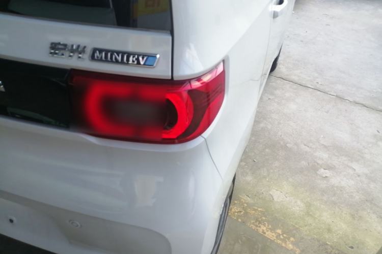 Used Wuling Hongguang MINIEV 2022 Macaron Premium Model – Lithium Iron Phosphate Right Rear Taillight