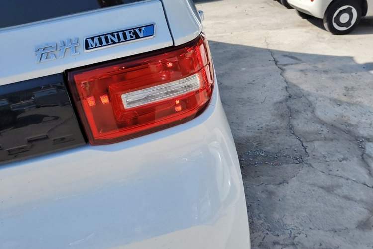 Used Wuling Hongguang MINIEV 2022 Easy Version Lithium-NMC Right Rear Taillight