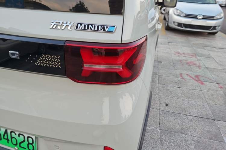 Used Wuling Hongguang MINIEV 2022 GAMEBOY 300km Enthusiast Model with Lithium Iron Phosphate Right Rear Taillight
