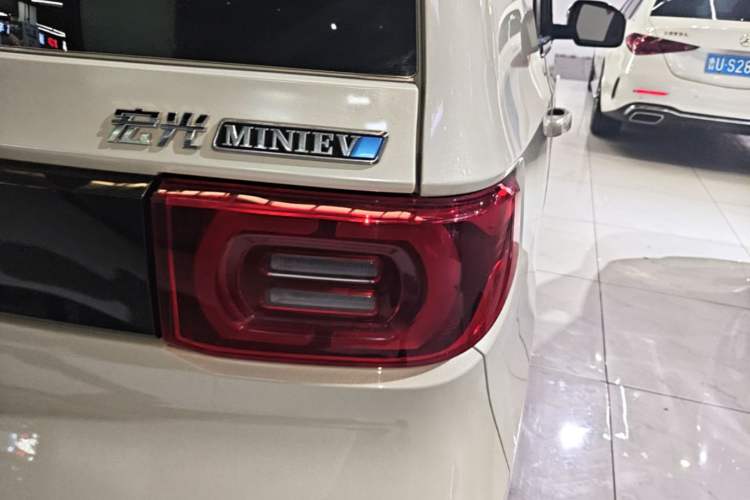 Used Wuling Hongguang MINIEV 2022 Macaron Premium Model – Lithium Iron Phosphate Right Rear Taillight