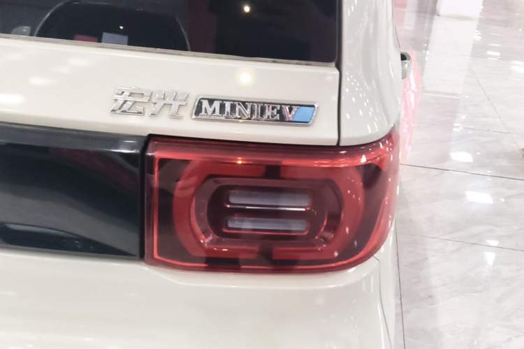 Used Wuling Hongguang MINIEV 2022 Macaron Premium Model – Lithium Ternary Battery Right Rear Taillight