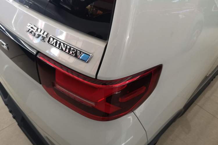 Used Wuling Hongguang MINIEV 2022 GAMEBOY 200km Gaming Edition with Lithium Iron Phosphate Right Rear Taillight