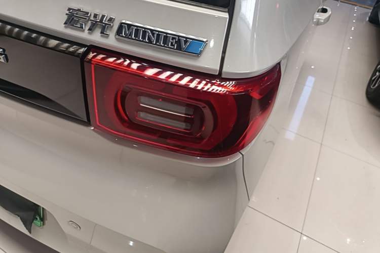 Used Wuling Hongguang MINIEV 2022 Macaron Premium Model – Lithium Iron Phosphate Right Rear Taillight