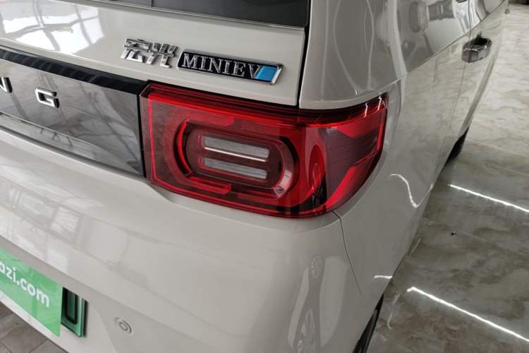 Used Wuling Hongguang MINIEV 2022 Macaron Fashion Model Lithium Iron Phosphate Right Rear Taillight