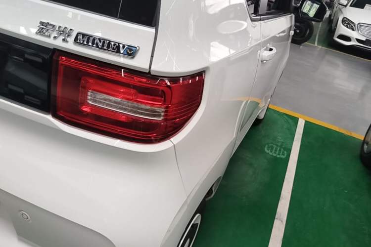 Used Wuling Hongguang MINIEV 2022 Easy Version Lithium Iron Phosphate Right Rear Taillight