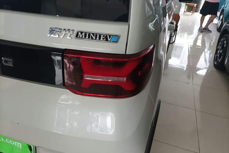 Used Wuling Hongguang MINIEV 2022 GAMEBOY 200km Gaming Edition with Lithium Iron Phosphate Right Rear Taillight