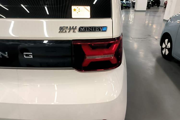 Used Wuling Hongguang MINIEV 2022 GAMEBOY 200km Gaming Edition with Lithium Iron Phosphate Right Rear Taillight