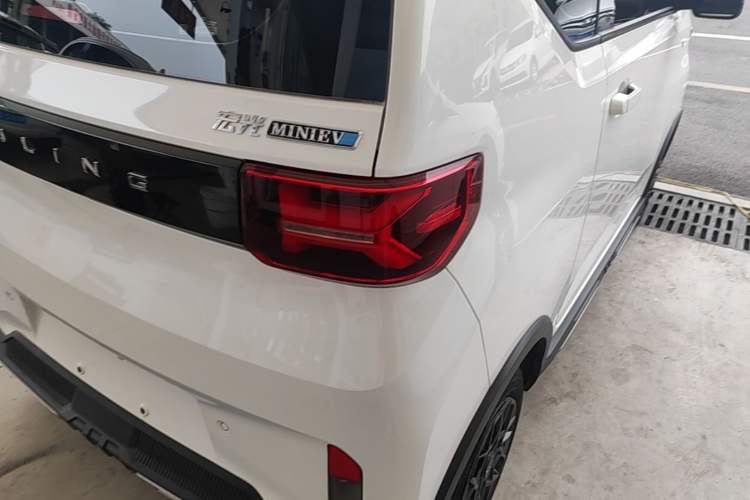 Used Wuling Hongguang MINIEV 2022 GAMEBOY 200km Gaming Edition with Lithium Iron Phosphate Right Rear Taillight