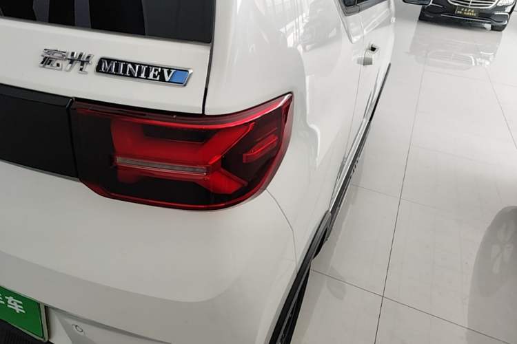 Used Wuling Hongguang MINIEV 2022 GAMEBOY 200km Gaming Edition with Lithium Iron Phosphate Right Rear Taillight