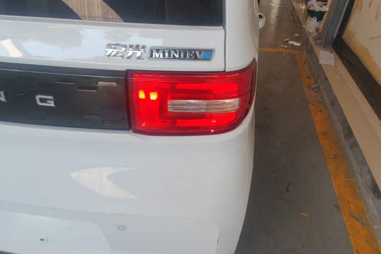 Used Wuling Hongguang MINIEV 2022 Zizai Version Lithium-NMC Right Rear Taillight