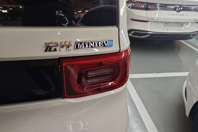 Used Wuling Hongguang MINIEV 2022 Macaron Fashion Model Lithium Iron Phosphate Right Rear Taillight