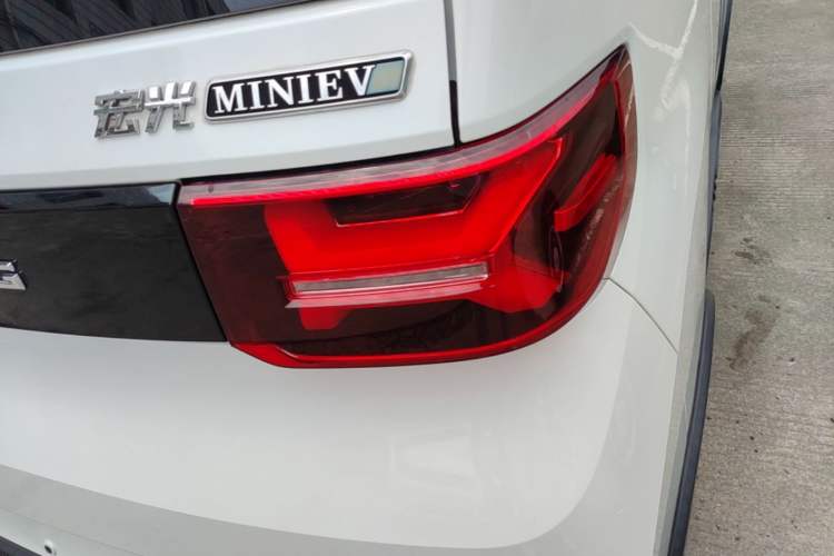 Used Wuling Hongguang MINIEV 2022 GAMEBOY 200km Gaming Edition with Lithium Iron Phosphate Right Rear Taillight