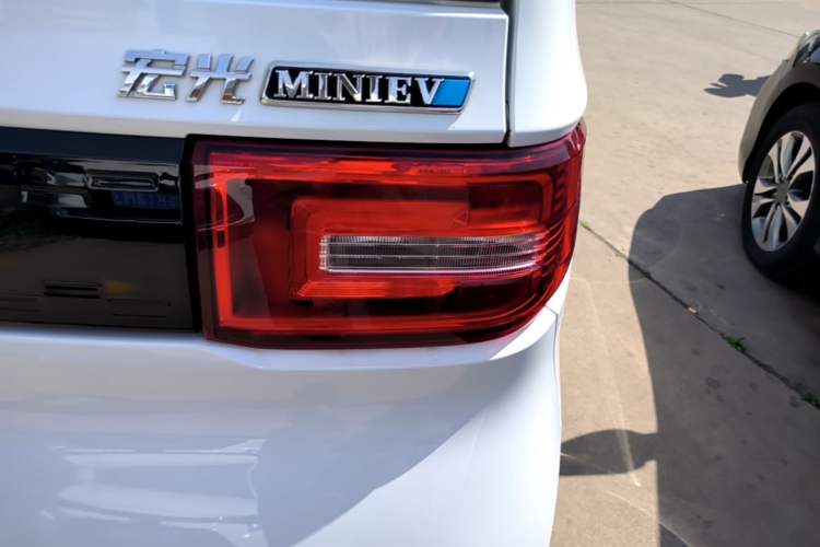 Used Wuling Hongguang MINIEV 2022 Zizai Version Lithium-NMC Right Rear Taillight