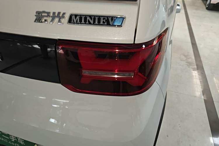 Used Wuling Hongguang MINIEV 2022 GAMEBOY 300km Enthusiast Model with Lithium Iron Phosphate Right Rear Taillight