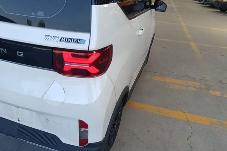 Used Wuling Hongguang MINIEV 2022 GAMEBOY 200km Gaming Edition with Lithium Iron Phosphate Right Rear Taillight