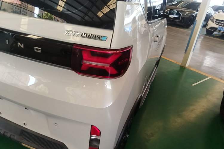Used Wuling Hongguang MINIEV 2022 GAMEBOY 200km Gaming Edition with Lithium Iron Phosphate Right Rear Taillight