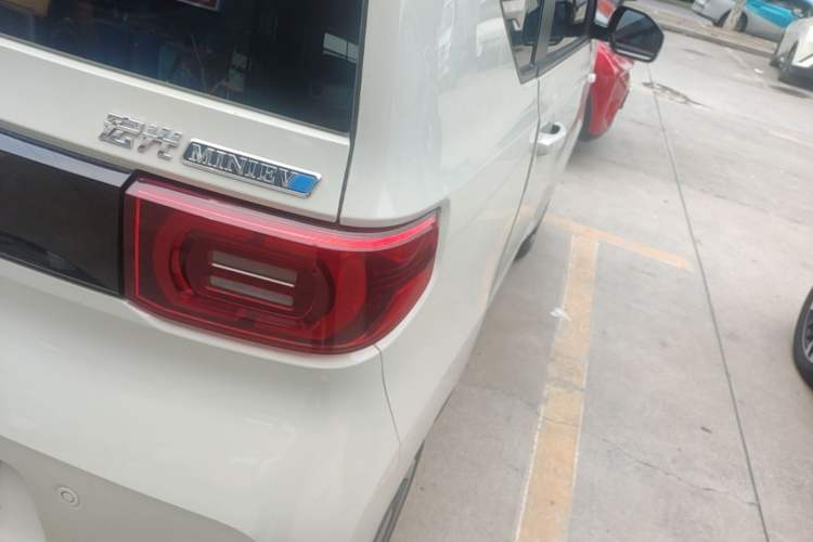 Used Wuling Hongguang MINIEV 2022 Macaron Premium Model – Lithium Iron Phosphate Right Rear Taillight