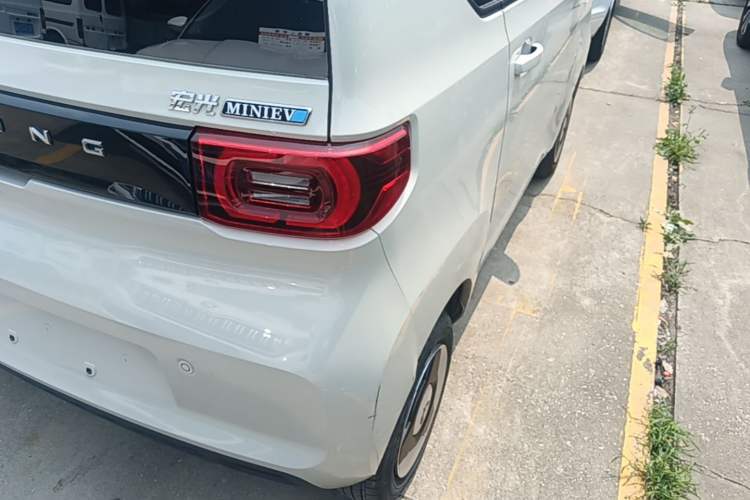 Used Wuling Hongguang MINIEV 2022 Macaron Premium Model – Lithium Iron Phosphate Right Rear Taillight
