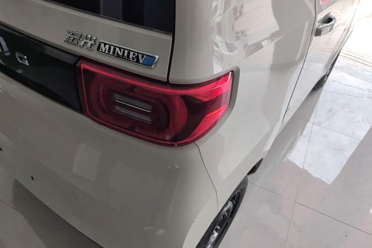 Used Wuling Hongguang MINIEV 2022 Macaron Premium Model – Lithium Iron Phosphate Right Rear Taillight