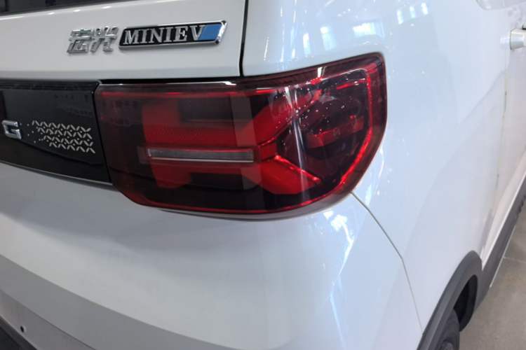 Used Wuling Hongguang MINIEV 2022 GAMEBOY 200km Gaming Edition with Lithium Iron Phosphate Right Rear Taillight