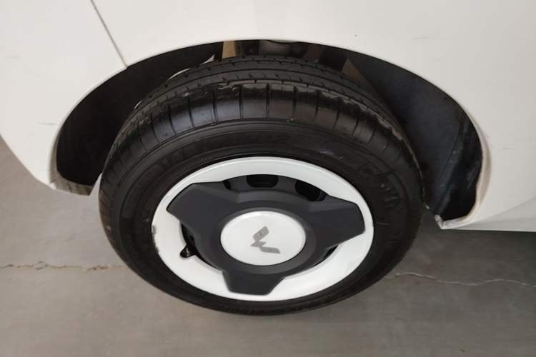 Used Wuling Hongguang MINIEV 2022 Zizai Version Lithium Iron Phosphate Right Rear Wheel Hub