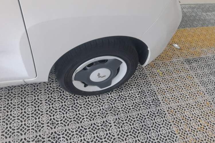 Used Wuling Hongguang MINIEV 2022 Zizai Version Lithium Iron Phosphate Right Rear Wheel Hub