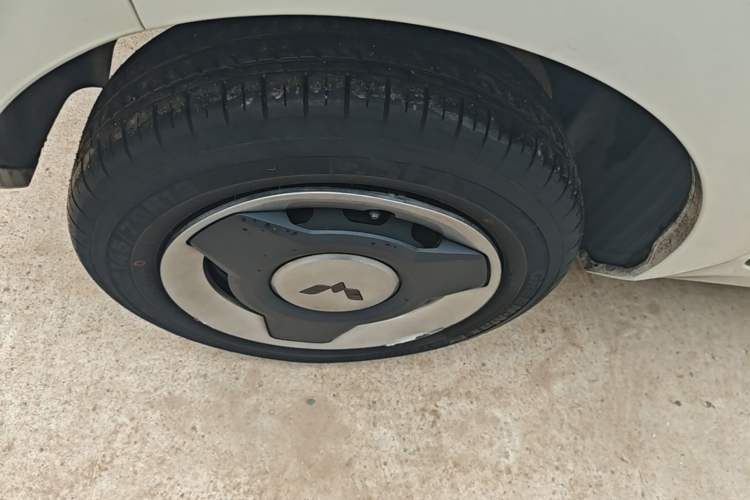 Used Wuling Hongguang MINIEV 2022 Macaron Premium Model – Lithium Iron Phosphate Right Rear Wheel Hub