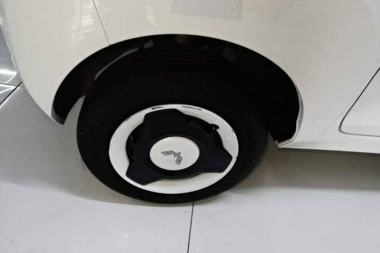 Used Wuling Hongguang MINIEV 2022 Zizai Version Lithium-NMC Right Rear Wheel Hub