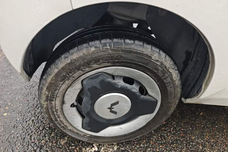 Used Wuling Hongguang MINIEV 2022 Macaron Premium Model – Lithium Iron Phosphate Right Rear Wheel Hub