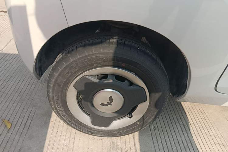 Used Wuling Hongguang MINIEV 2022 Macaron Premium Model – Lithium Iron Phosphate Right Rear Wheel Hub