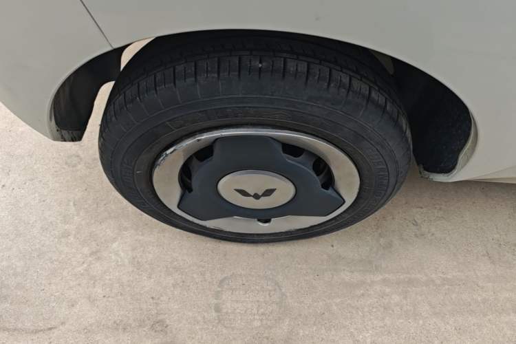 Used Wuling Hongguang MINIEV 2022 Macaron Premium Model – Lithium Iron Phosphate Right Rear Wheel Hub