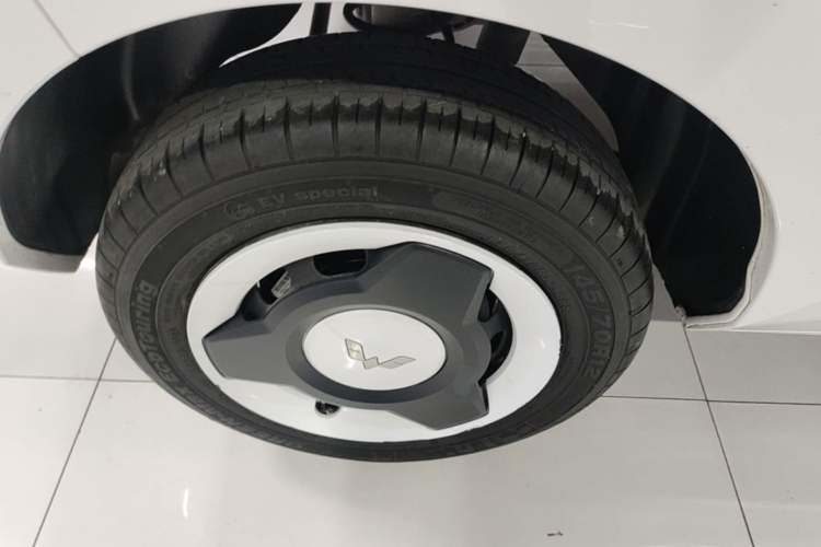 Used Wuling Hongguang MINIEV 2022 Zizai Version Lithium-NMC Right Rear Wheel Hub