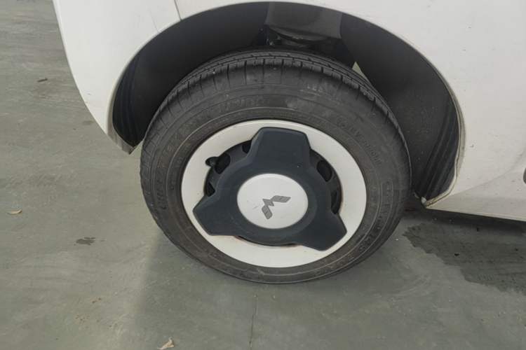 Used Wuling Hongguang MINIEV 2022 Zizai Version Lithium-NMC Right Rear Wheel Hub