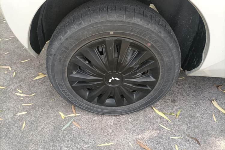 Used Wuling Hongguang MINIEV 2022 Macaron Fashion Edition Lithium-Nickel-Cobalt-Alpha-oxide Right Rear Wheel Hub