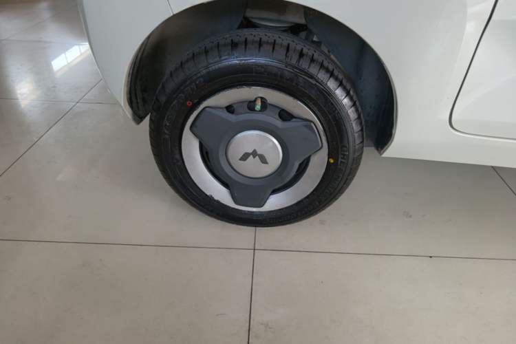 Used Wuling Hongguang MINIEV 2022 Macaron Premium Model – Lithium Iron Phosphate Right Rear Wheel Hub