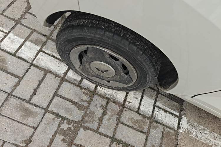Used Wuling Hongguang MINIEV 2022 Macaron Fashion Edition Lithium-Nickel-Cobalt-Alpha-oxide Right Rear Wheel Hub