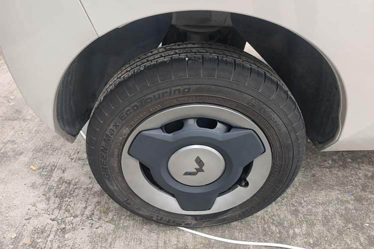Used Wuling Hongguang MINIEV 2022 Macaron Fashion Model Lithium Iron Phosphate Right Rear Wheel Hub