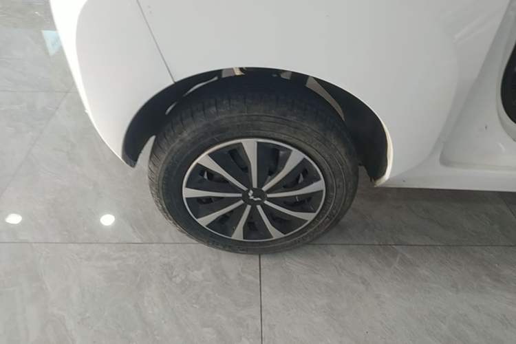 Used Wuling Hongguang MINIEV 2022 Zizai Version Lithium Iron Phosphate Right Rear Wheel Hub