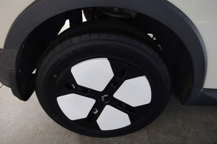 Used Wuling Hongguang MINIEV 2022 GAMEBOY 300km Enthusiast Model with Lithium Iron Phosphate Right Rear Wheel Hub