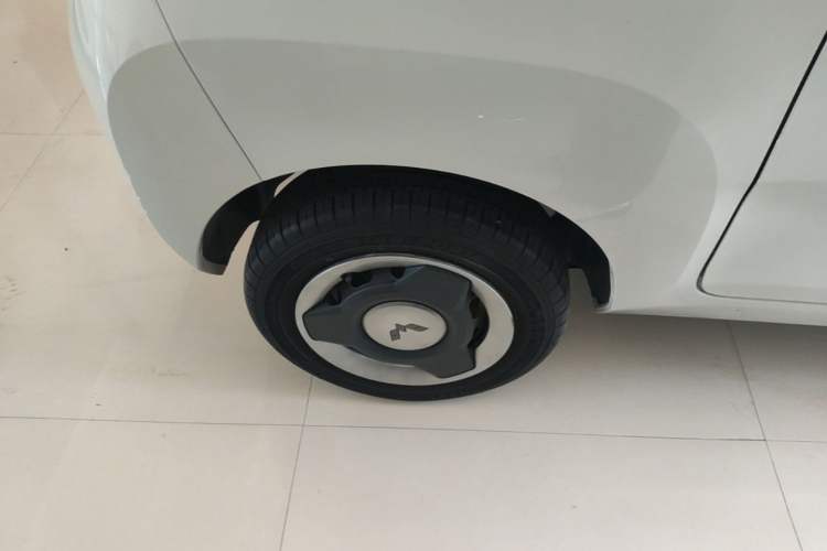 Used Wuling Hongguang MINIEV 2022 Macaron Premium Model – Lithium Ternary Battery Right Rear Wheel Hub