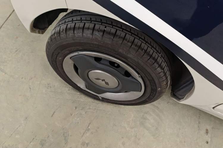 Used Wuling Hongguang MINIEV 2022 Macaron Premium Model – Lithium Iron Phosphate Right Rear Wheel Hub
