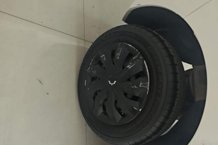 Used Wuling Hongguang MINIEV 2022 Zizai Version Lithium Iron Phosphate Right Rear Wheel Hub