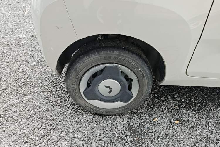 Used Wuling Hongguang MINIEV 2022 Macaron Premium Model – Lithium Iron Phosphate Right Rear Wheel Hub