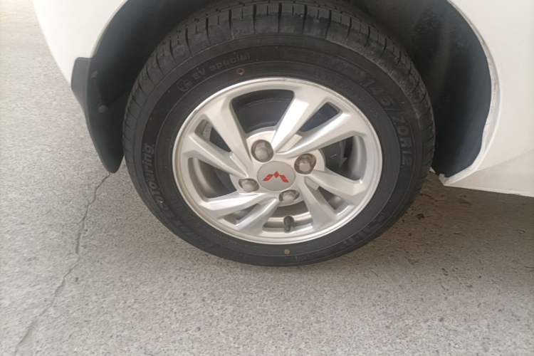 Used Wuling Hongguang MINIEV 2022 Zizai Version Lithium-NMC Right Rear Wheel Hub