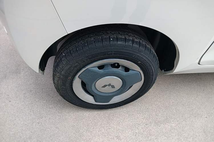 Used Wuling Hongguang MINIEV 2022 Macaron Fashion Edition Lithium-Nickel-Cobalt-Alpha-oxide Right Rear Wheel Hub