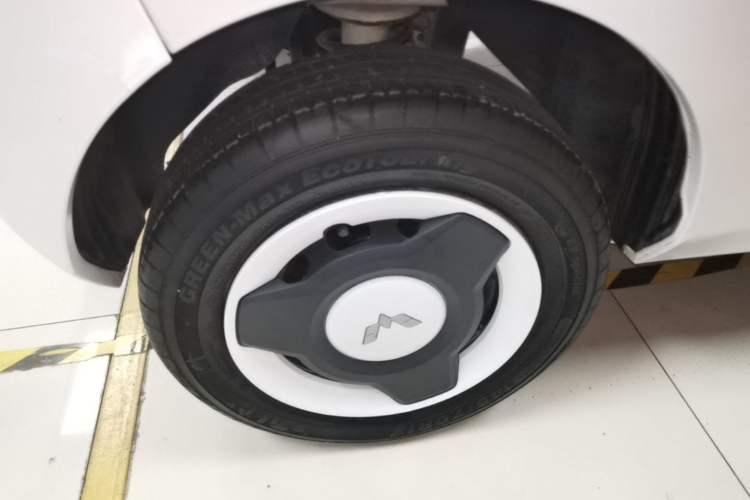 Used Wuling Hongguang MINIEV 2022 Macaron Fashion Model Lithium Iron Phosphate Right Rear Wheel Hub